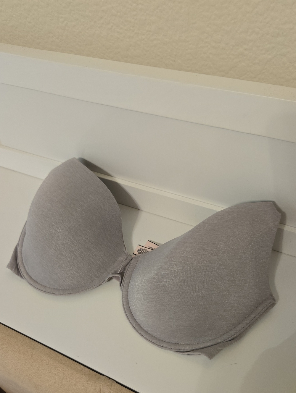 Victoria's Secret Light Gray Strapless Adhesive Bra Size 32DDD Nwot